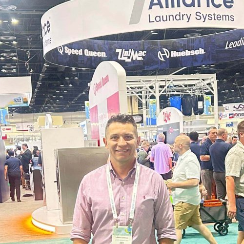 clean-show-larrygarnica-laundry-systems